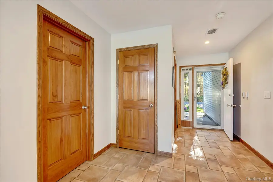 94 Hampton Vista Drive, Manorville, NY 11949 - Image #3