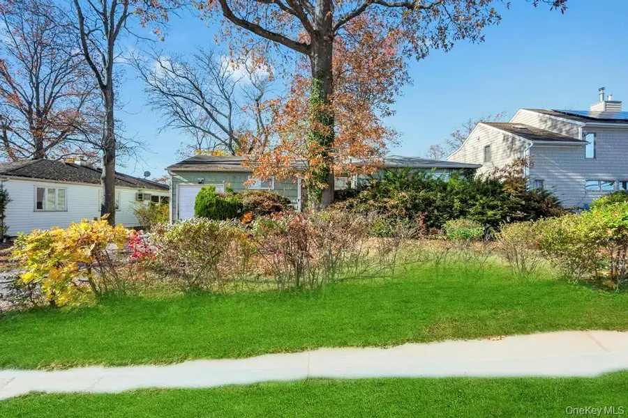 4 Hope Drive, Plainview, NY 11803 - Image #2