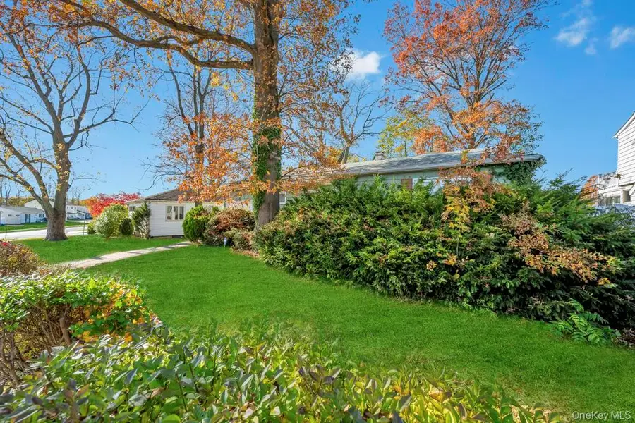 4 Hope Drive, Plainview, NY 11803 - Image #3