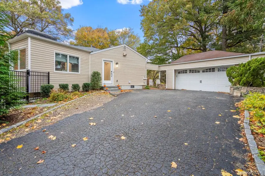28 Elm Street, Woodbury, NY 11797 - Image #3