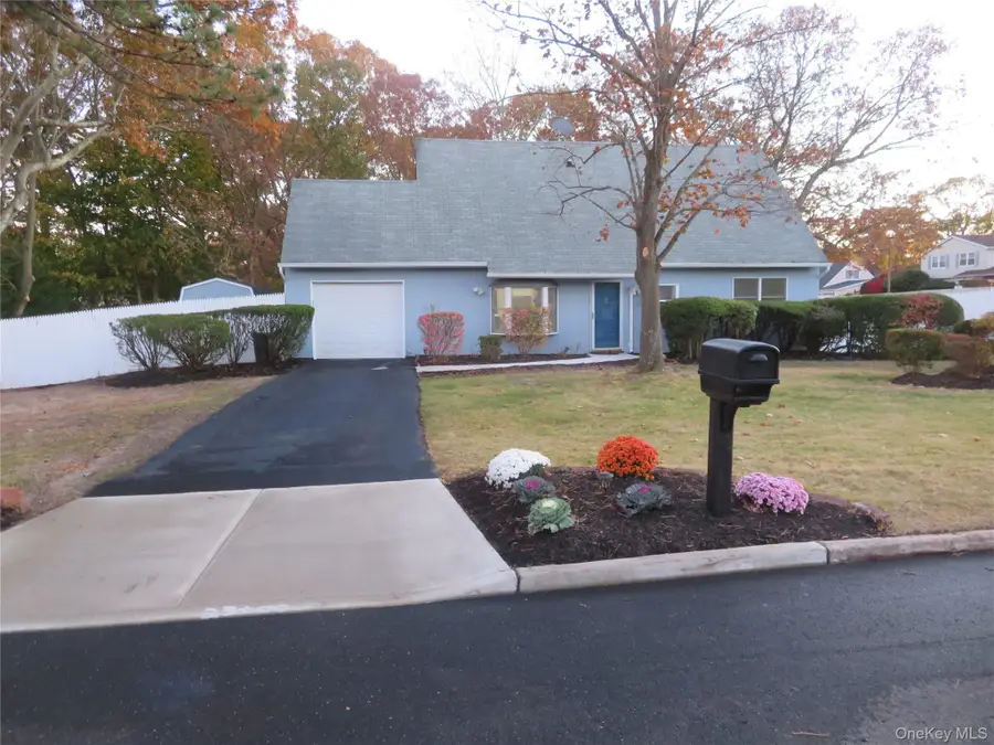 688 Hawkins Road E, Coram, NY 11727 - Image #2