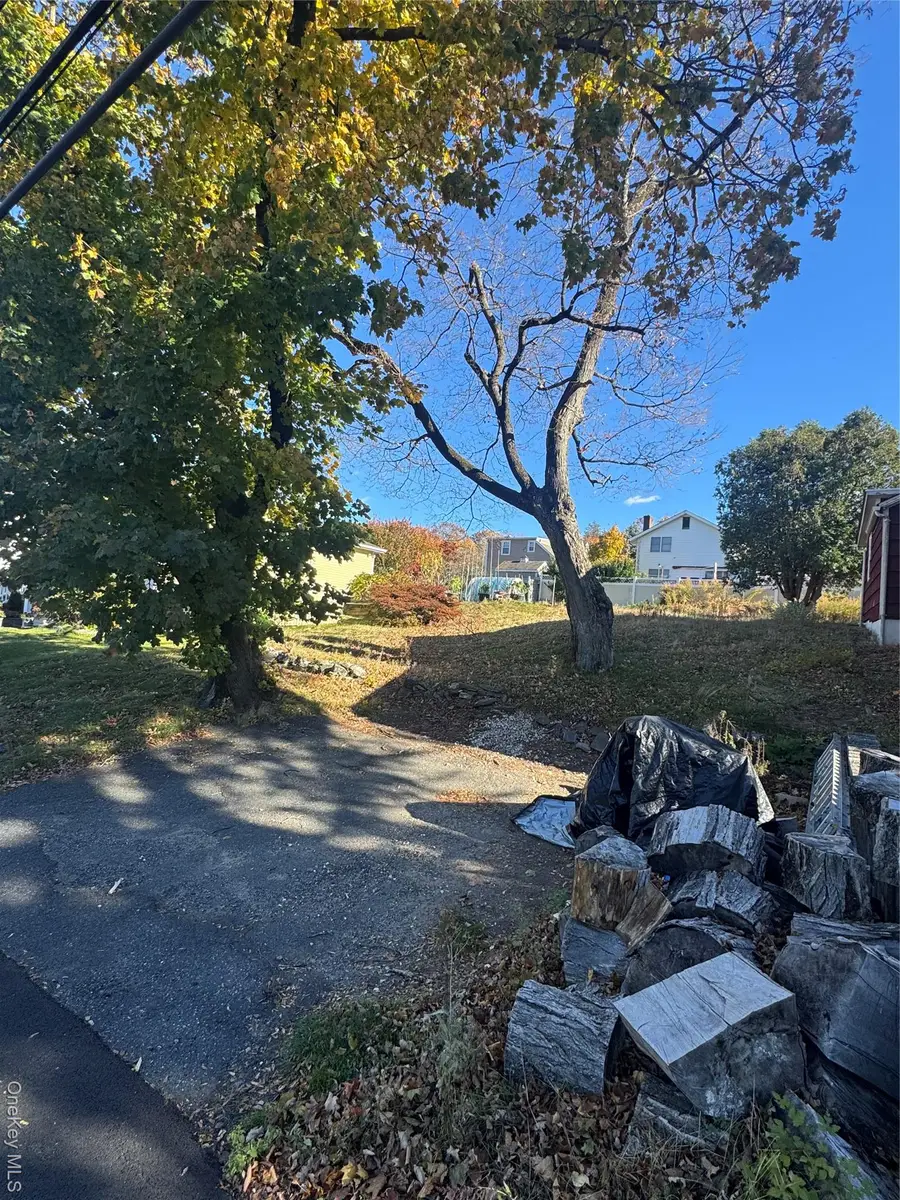 37 Hayhurst Avenue, Valhalla, NY 10595 - Image #2