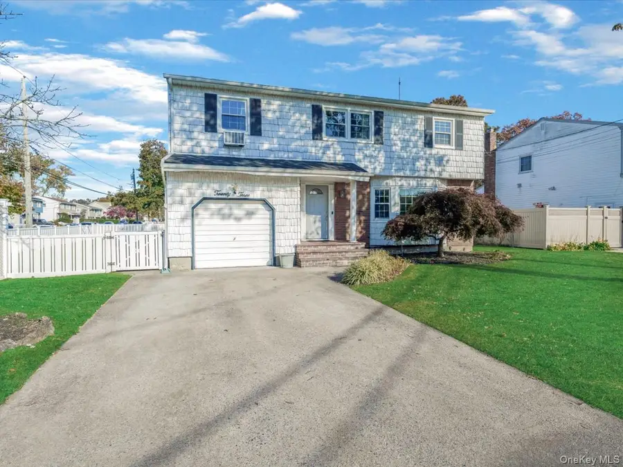 23 Paul Court, North Babylon, NY 11703 - Image #3