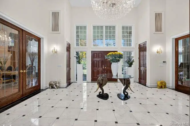 12 Donna Drive, Oyster Bay, NY 11771 - Image #3