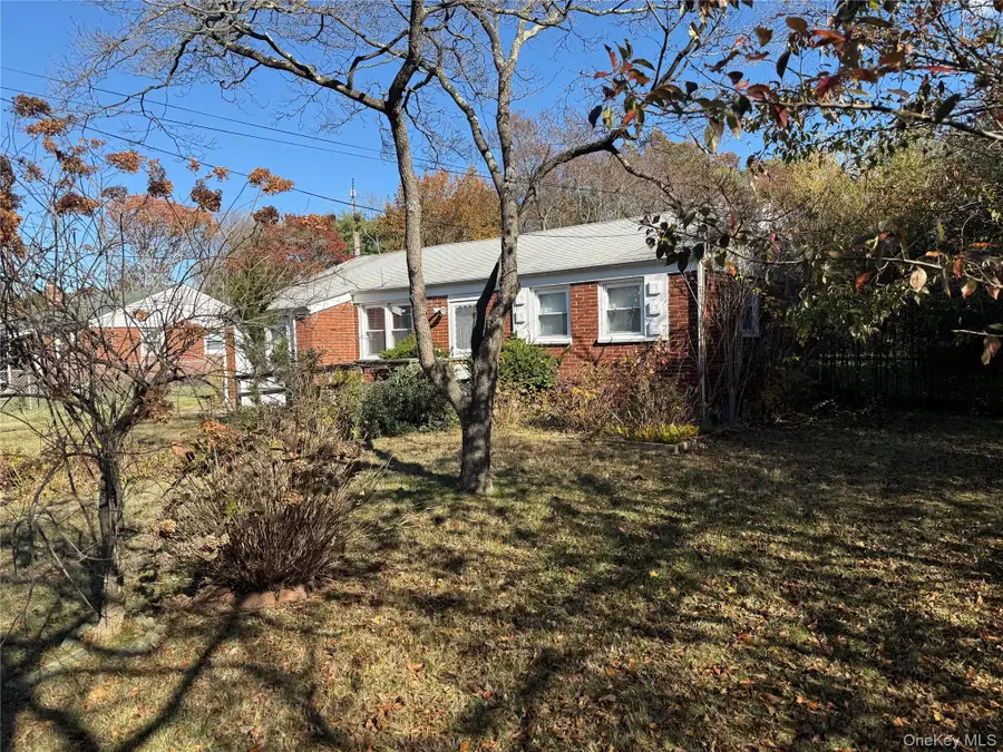 1663 N Thompson Drive, Bay Shore, NY 11706 - Image #2