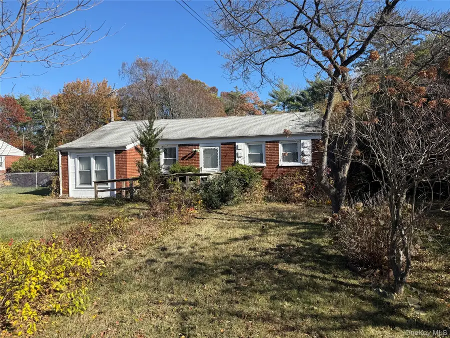 1663 N Thompson Drive, Bay Shore, NY 11706 - Image #3