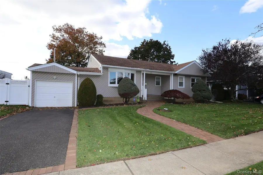 726 Meisser Street, Franklin Square, NY 11010 - Image #2