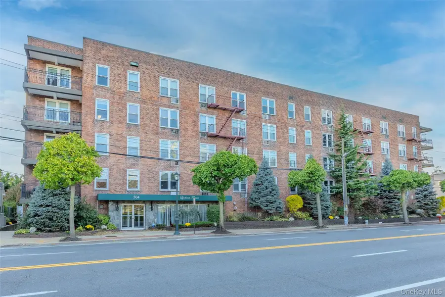 504 Merrick Road #4E, Lynbrook, NY 11563 - Image #2