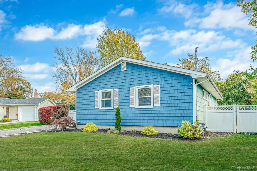 7 Hester Lane, Ronkonkoma, NY 11779 - Image #3