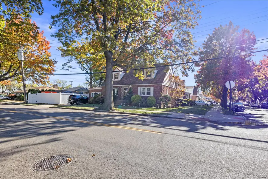 8303 261st Street, Floral Park, NY 11004 - Image #3