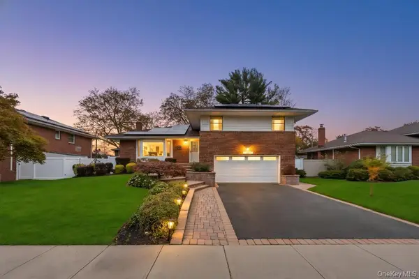 24 Glenwood Road, Plainview, NY 11803