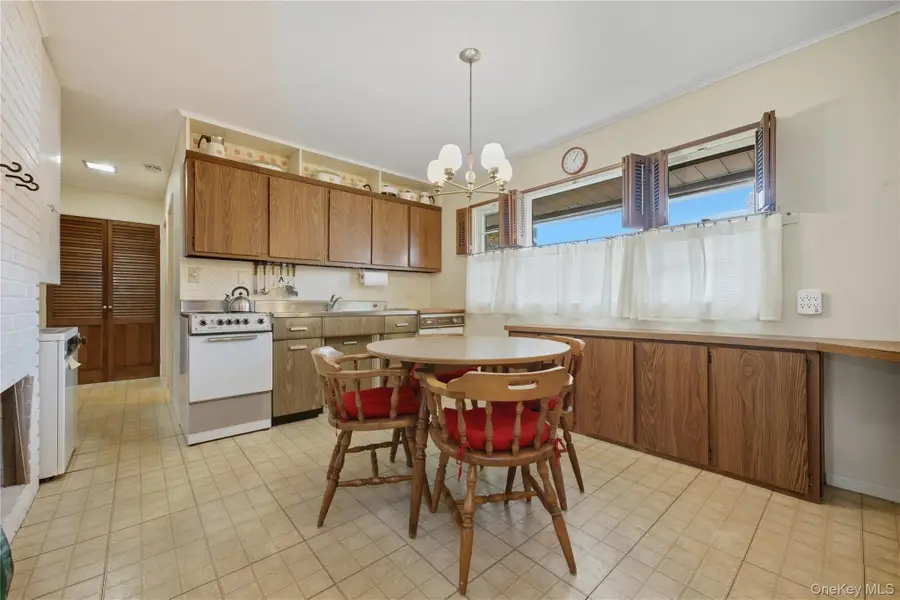 150 Kingfisher Road, Levittown, NY 11756 - Image #2