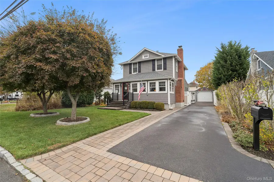31 Roosevelt Avenue, Sayville, NY 11782 - #2