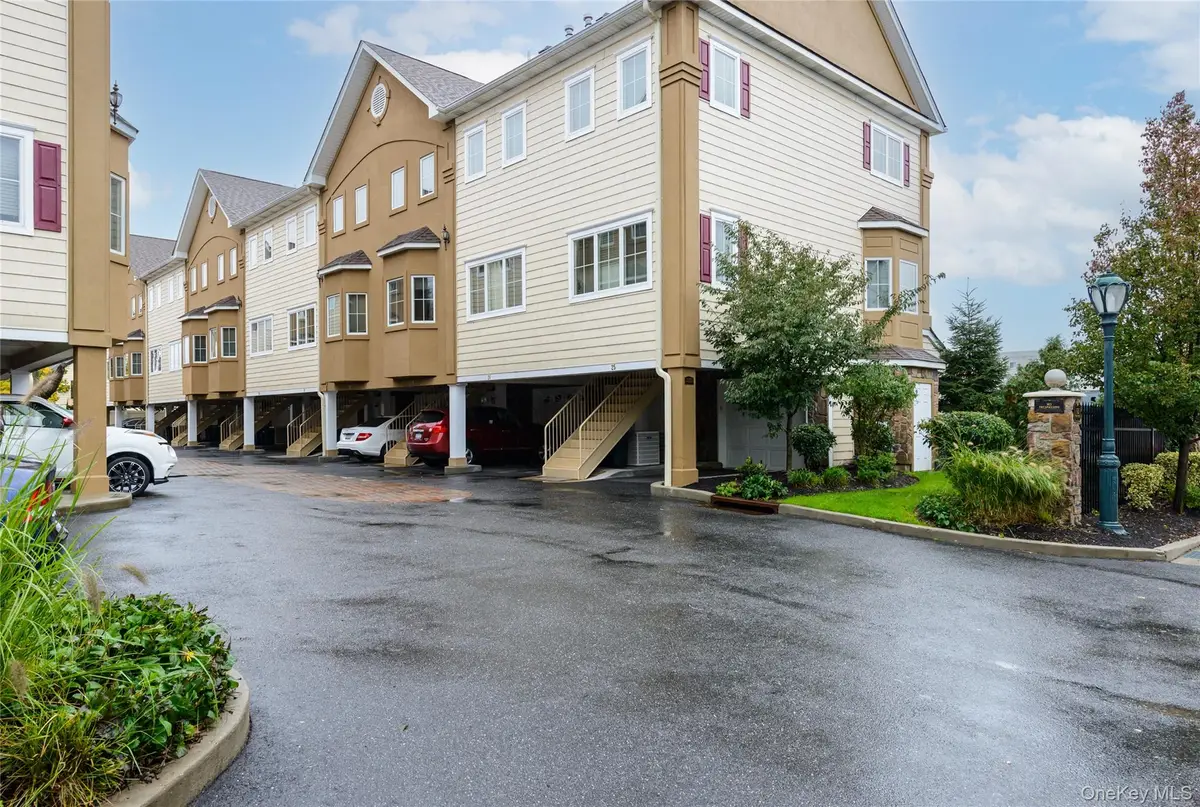 330 Maple Avenue #19, Westbury, NY 11590 - Image #1