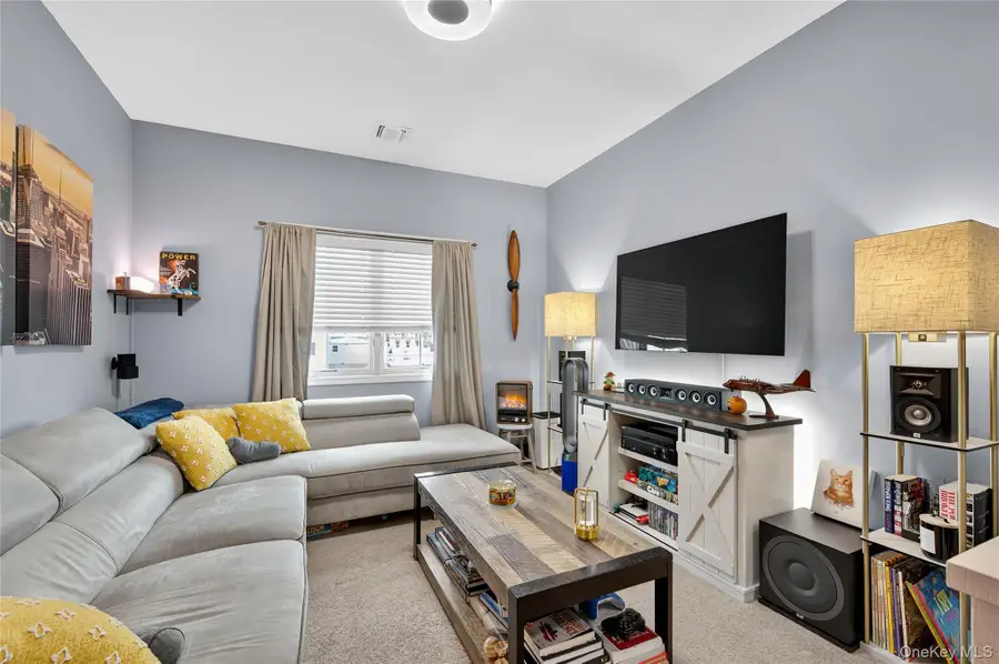 330 Maple Avenue #19, Westbury, NY 11590 - Image #2