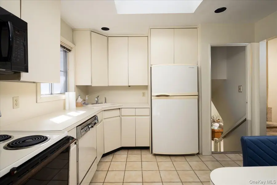 202 Vincent Drive, East Meadow, NY 11554 - Image #3