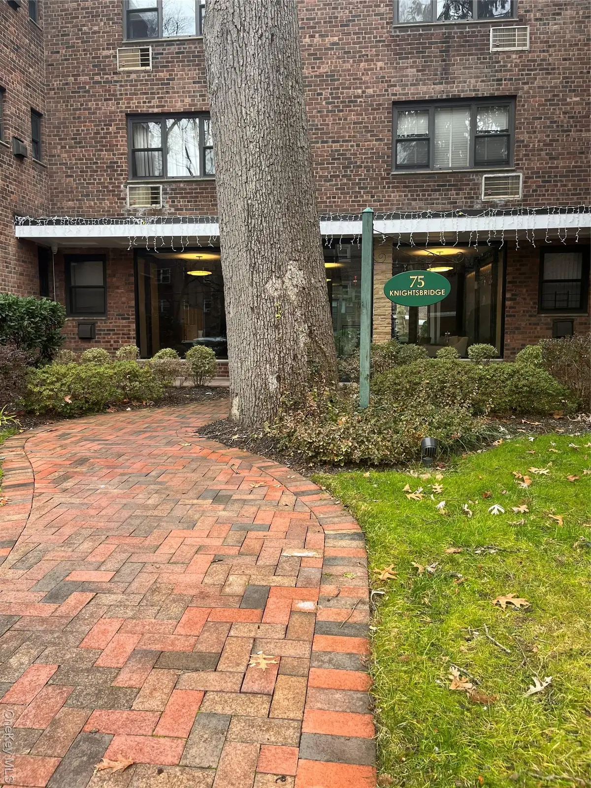 75 Knightsbridge Road #1B, Great Neck, NY 11021 - Image #1