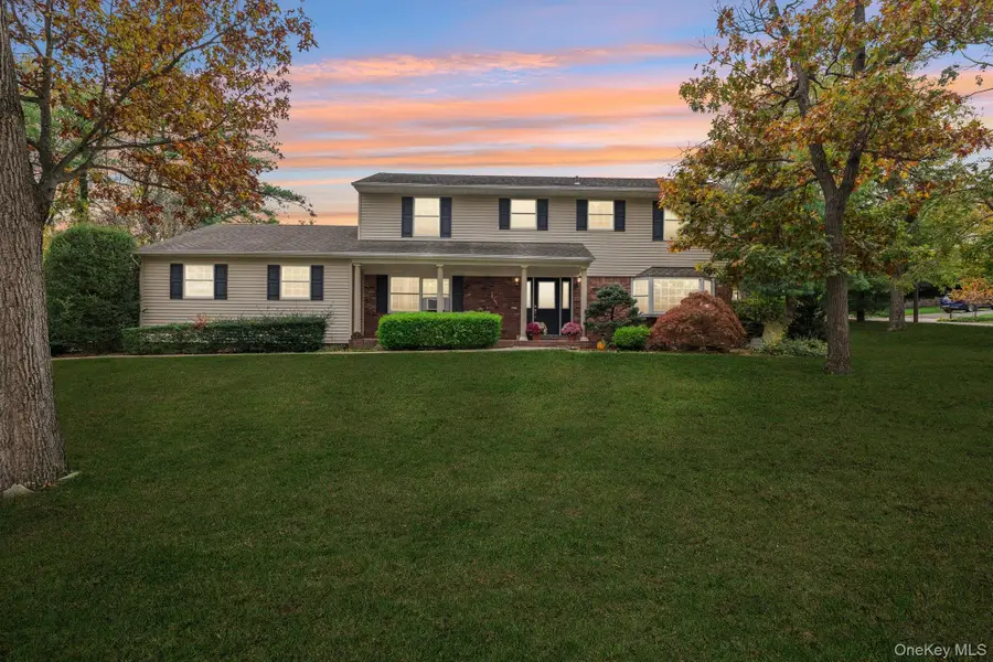 9 Princeton Drive, Plainview, NY 11803 - Image #2