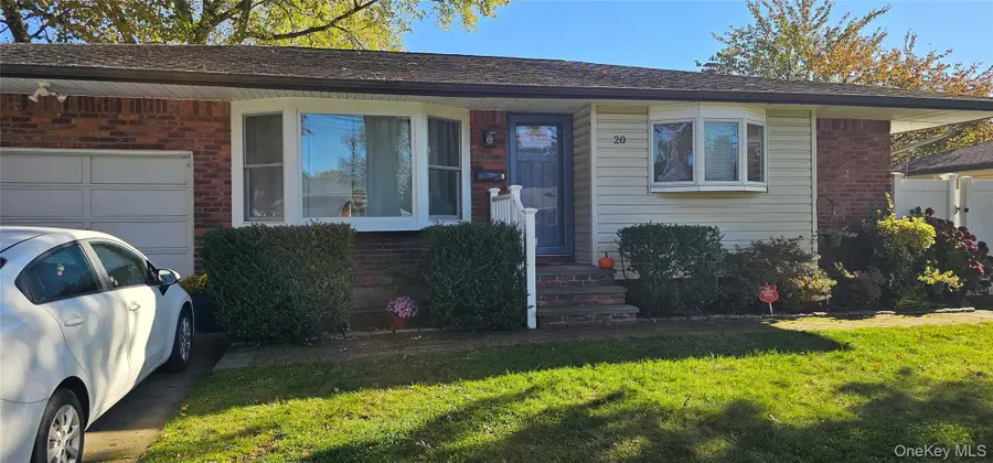 20 Sugarwood Lane, Commack, NY 11725 - Image #2