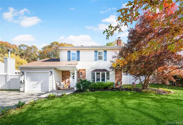 31 Fallen Leaf Road, Holbrook, NY 11741