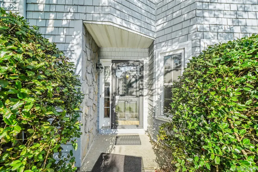 113 Lakebridge Drive N, Kings Park, NY 11754 - Image #3