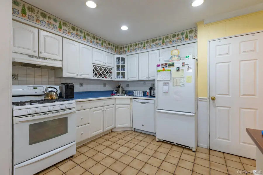 9 Duffin Avenue, West Islip, NY 11795 - Image #2