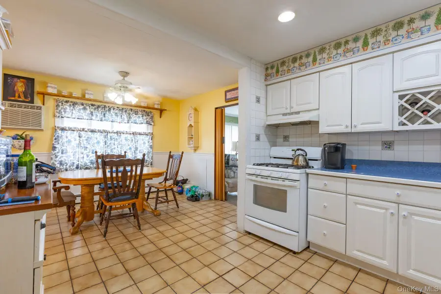 9 Duffin Avenue, West Islip, NY 11795 - Image #3