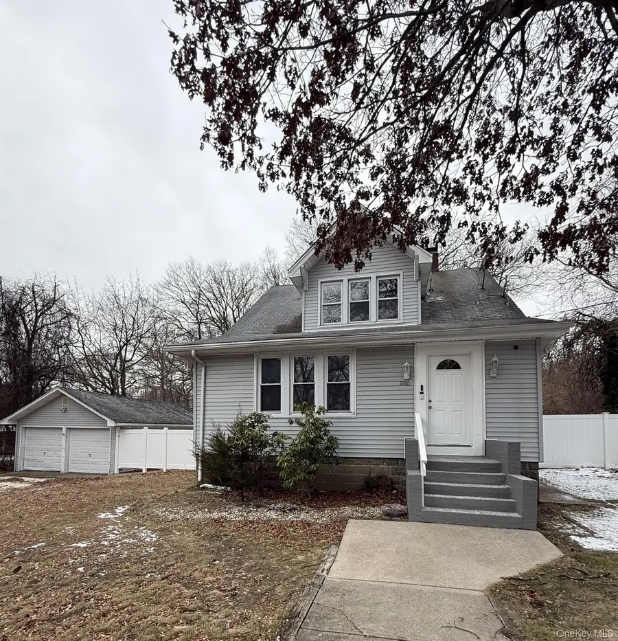 2760 Locust Avenue, Ronkonkoma, NY 11779 - Image #2