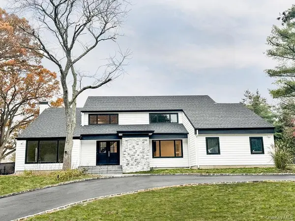 6 Clearmeadow Court, Woodbury, NY 11797