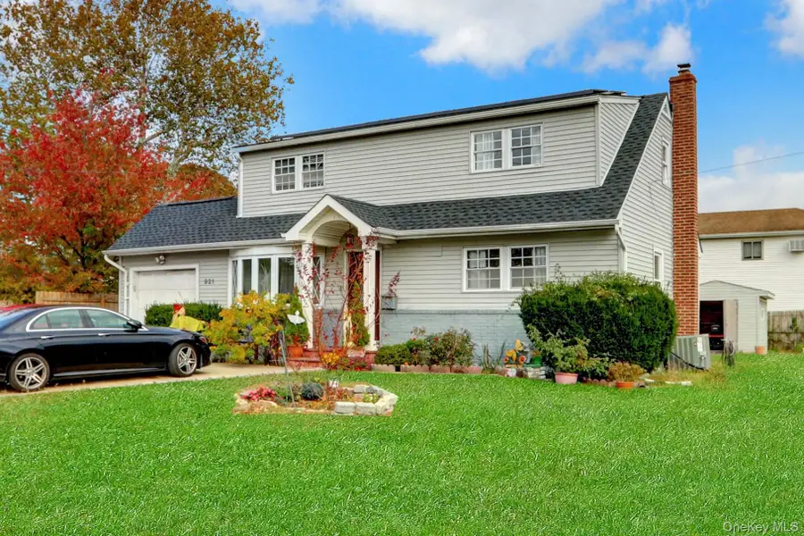 921 Deer Park Avenue, North Babylon, NY 11703 - Image #3
