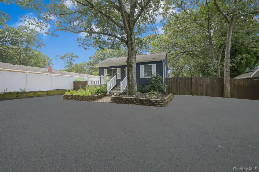 222 Blue Point Road, Farmingville, NY 11738 - Image #3