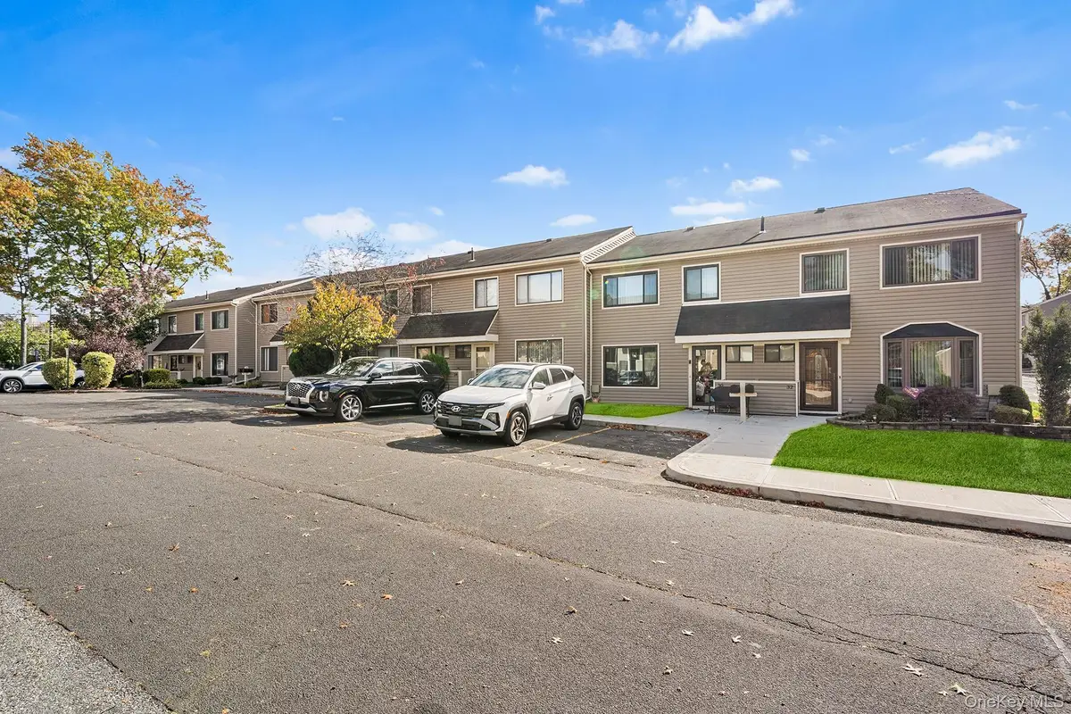 28 Berry Court, Staten Island, NY 10309 - Image #1