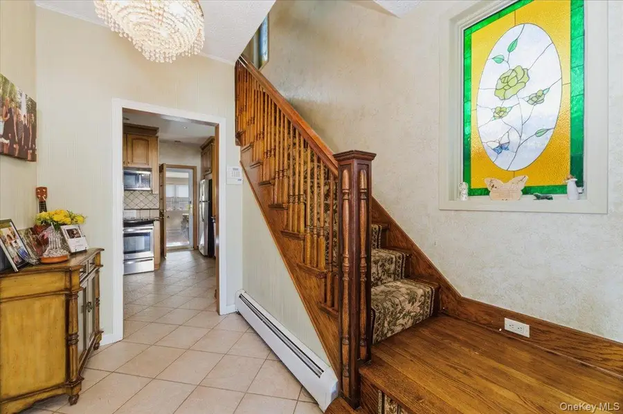 1053 Quentin Place, Woodmere, NY 11598 - Image #3