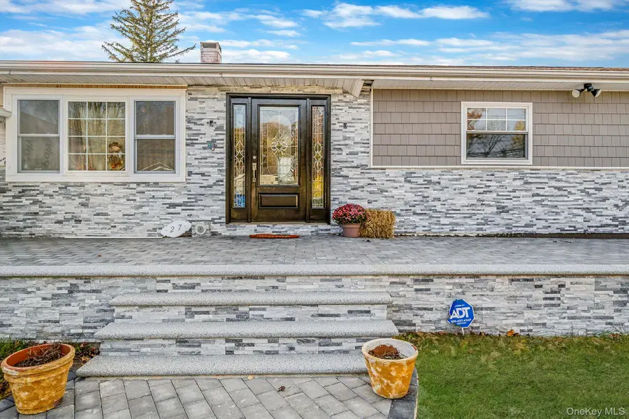 27 Kenwood Drive, Bohemia, NY 11716 - Image #2