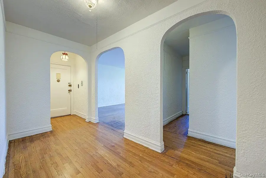 109-14 Ascan Avenue #4J, Forest Hills, NY 11375 - Image #2