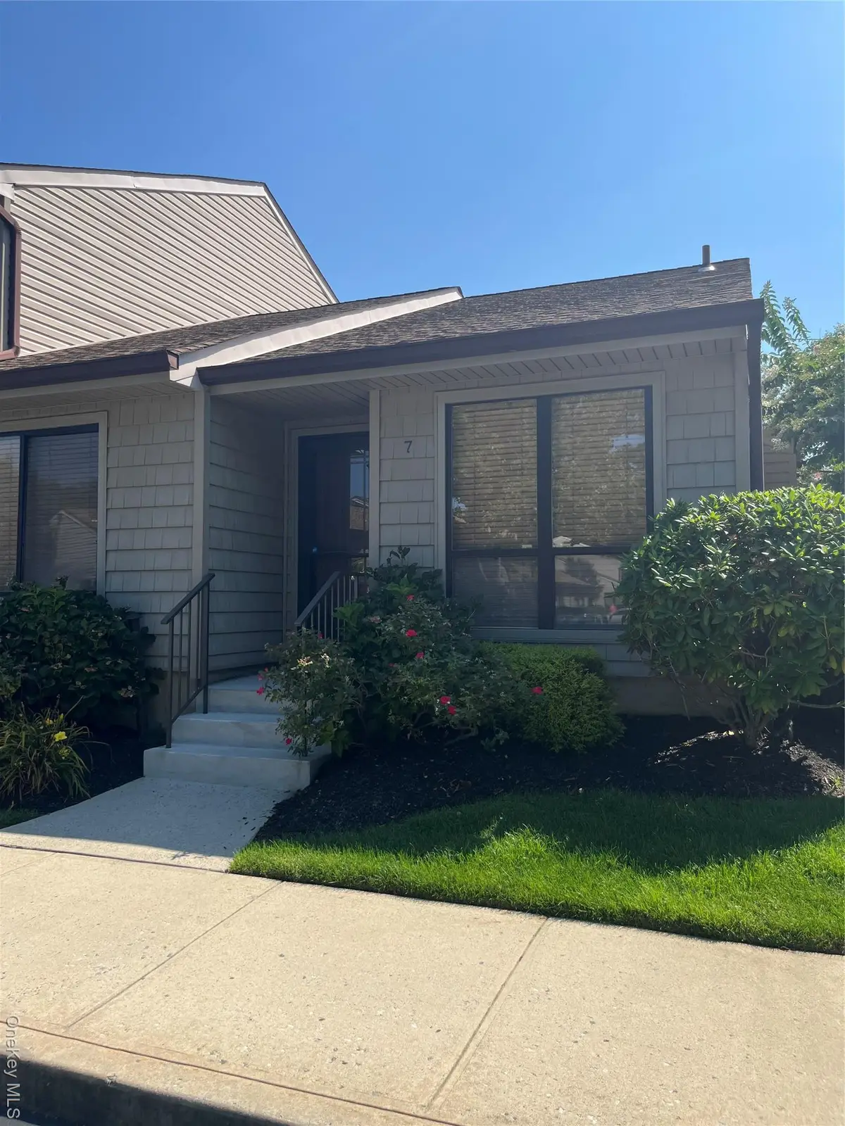 7 Stanford Court, Wantagh, NY 11793 - Image #1