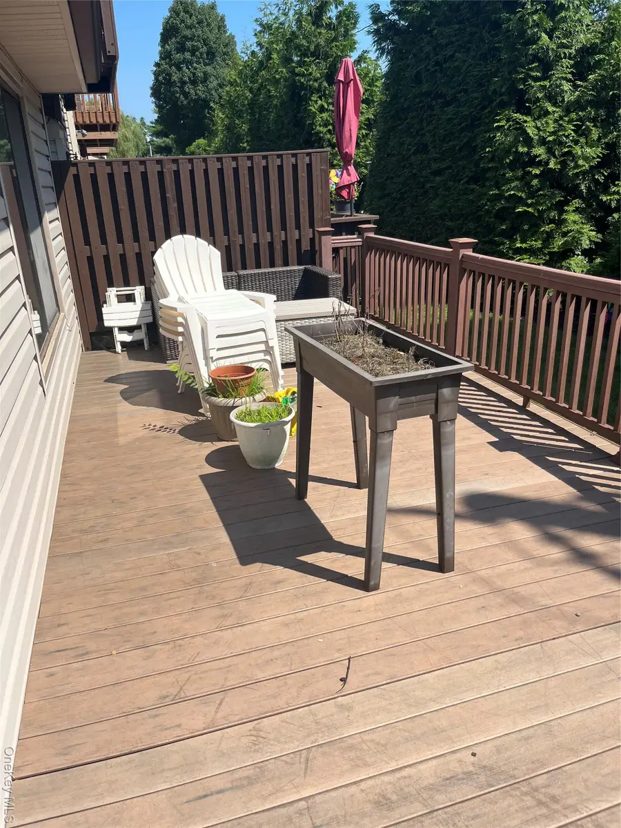 7 Stanford Court, Wantagh, NY 11793 - Image #3