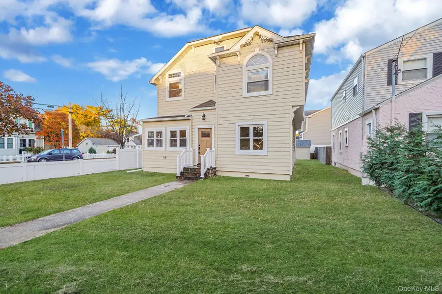 1991 Oakland Avenue, Wantagh, NY 11793 - Image #2