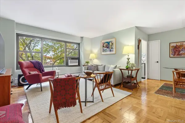 33-54 Crescent Street #5B, Astoria, NY 11106