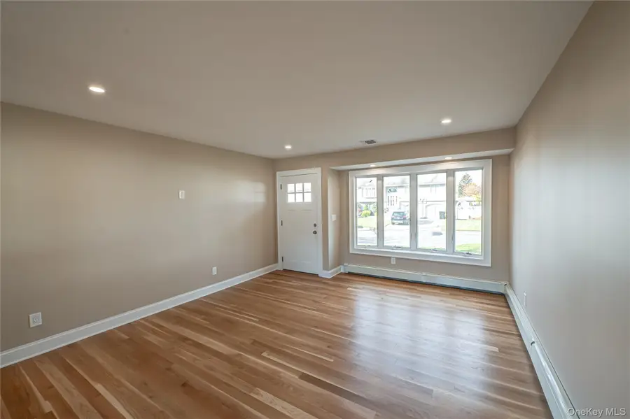 31 Boulevard Avenue, West Islip, NY 11795 - Image #2