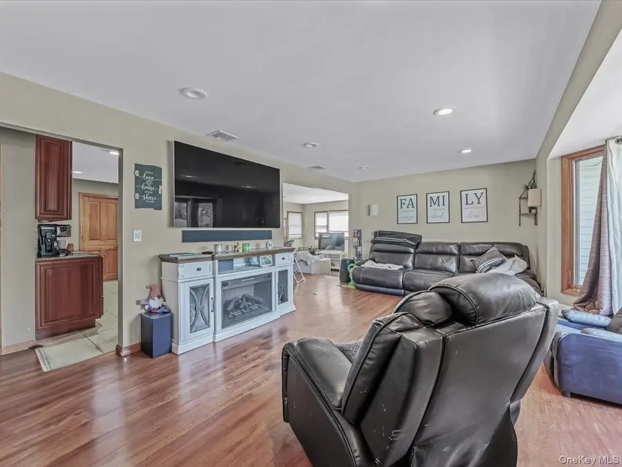 4 Whitebirch Lane, Commack, NY 11725 - Image #2
