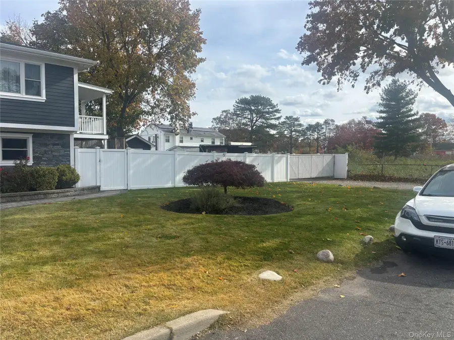 135 N 27th Street, Wheatley Heights, NY 11798 - Image #2