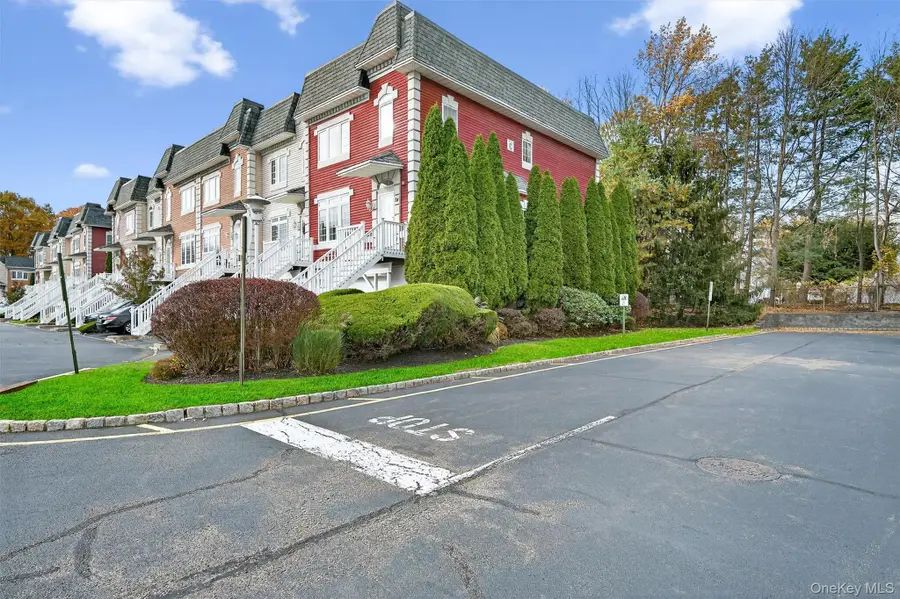 34 Alexander Court, Nanuet, NY 10954 - Image #2