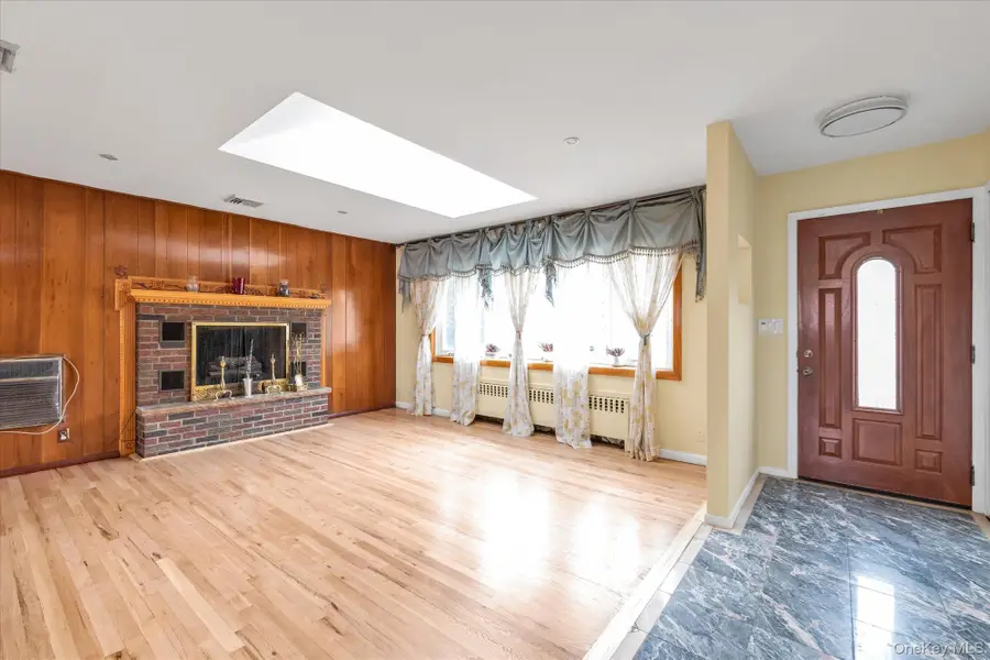 26 Humphrey Drive, Syosset, NY 11791 - Image #2