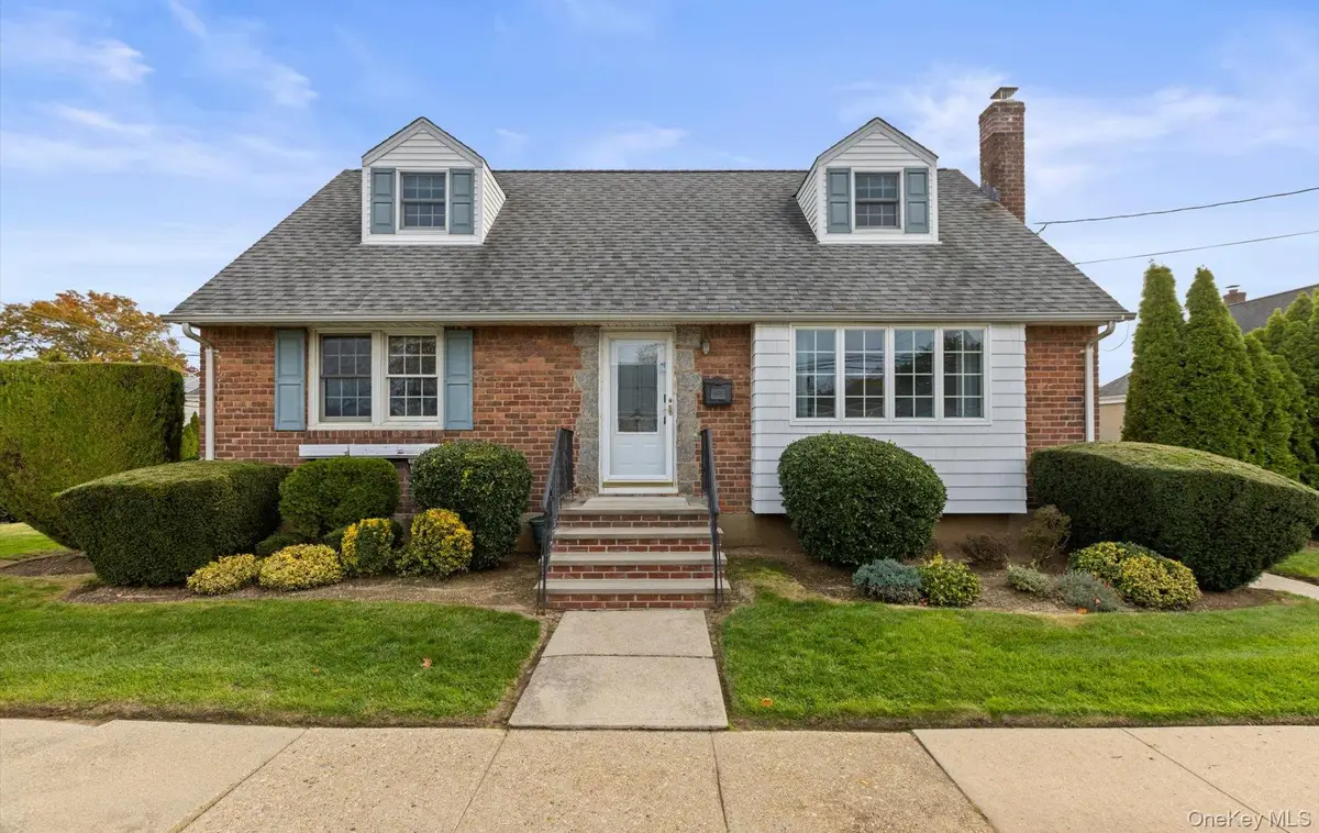 124 Kilburn Road S, Garden City South, NY 11530 - Image #1