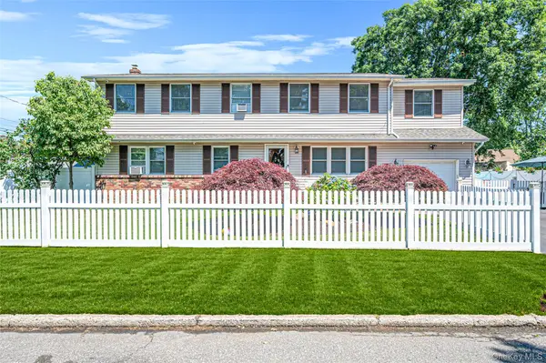 201 Oakland Avenue, Deer Park, NY 11729
