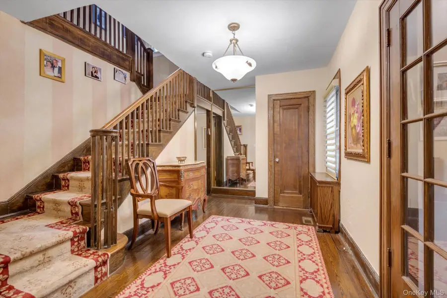 3 Station Road, Great Neck, NY 11023 - Image #2