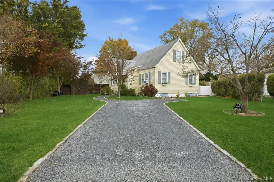 3805 Colonial Court, Seaford, NY 11783 - Image #2