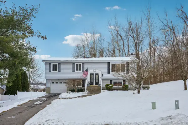 105 Shaker Court N, New Windsor, NY 12553