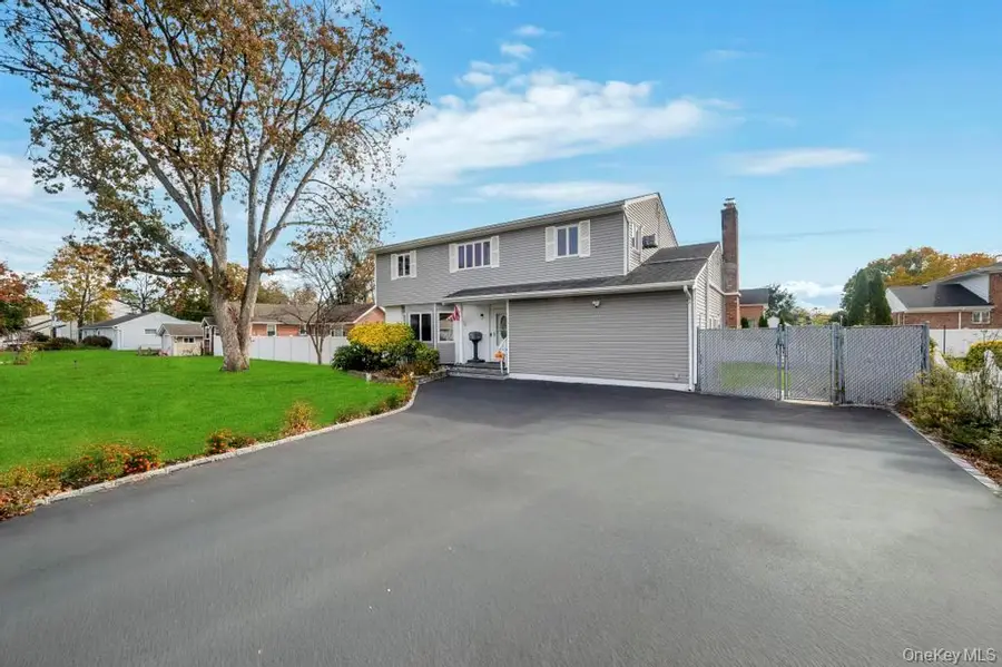 18 Elmira Street, Deer Park, NY 11729 - Image #3